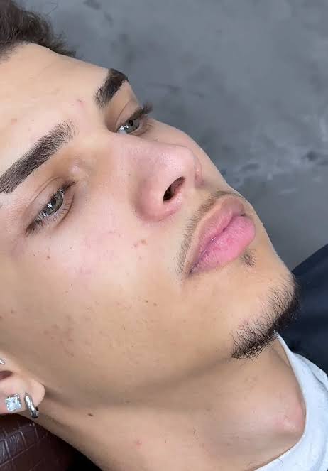 Bigodinho Fino